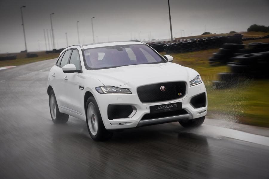  Jaguar F-Pace S 30d AWD 2016 года  (ZA) (фото 3 из 27)